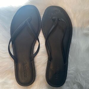 Old Navy black size 6 slide on sandal